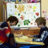 Дети рисуют в инклюзивной школе
