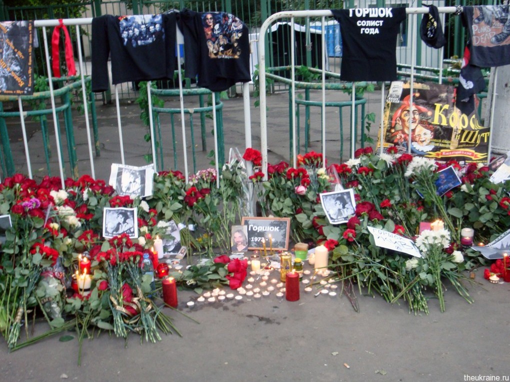 Цветы на прощании с Горшком в Москве